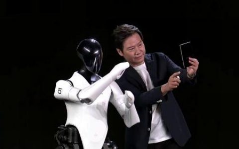 小米全尺寸人形仿生机器人CyberOne首秀